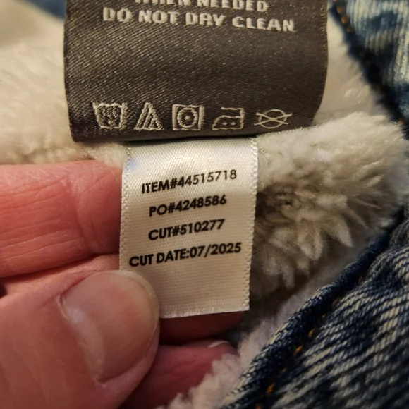 Torrid NWT Size 2X (18-20) Sherpa Lined Denim Trucker Jacket From 2025  $130MSRP - Picture 9 of 9